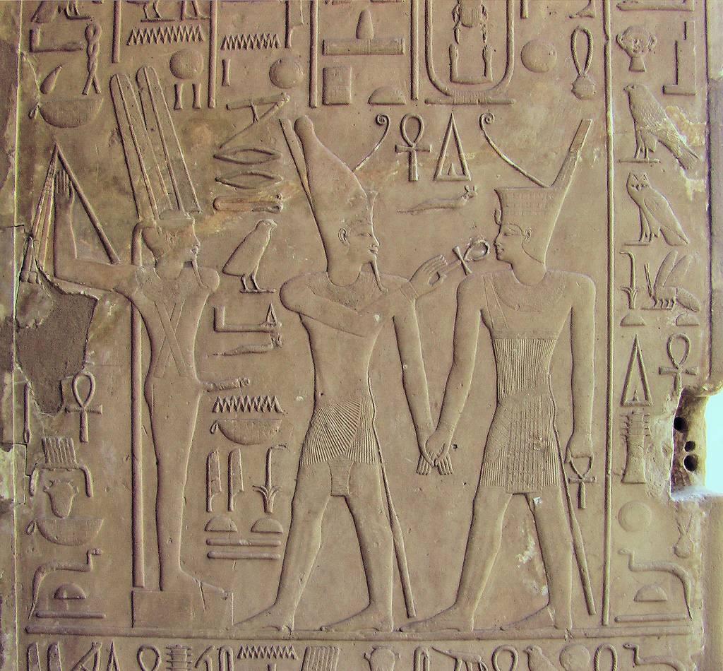 O Senwosret I oδηγείται από τον Atum στον Amun-Ra