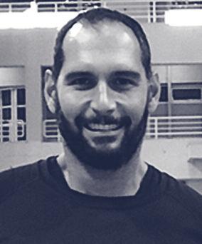 Έχει εργαστεί στην Πολυκλινική Ολυµπιακού Χωριού, ενώ από το 2014 είναι Επίκουρος Καθηγητής στην Α Πανεπιστηµιακή Ορθοπαιδική Κλινική του ΕΚΠΑ.