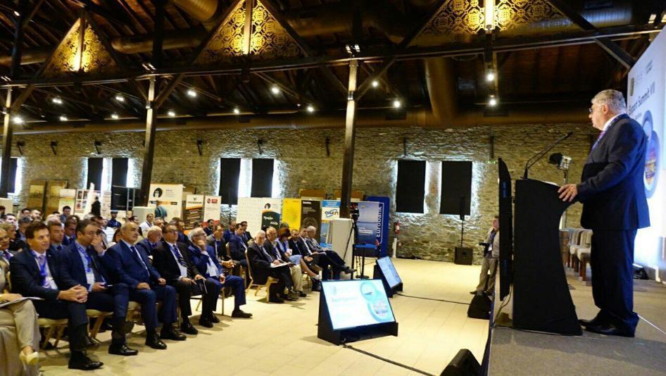 Έναρξη - Χαιρετισμοί Το λιμάνι της Θεσσαλονίκης δύναται να διαδραματίσει στρατηγικό ρόλο για τις εξαγωγές της Ελλάδας Το λόγο πήρε στη συνέχεια ο Υπουργός Ναυτιλίας και Νησιωτικής Πολιτικής, κ.