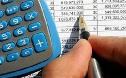 β) Κατ εξαίρεση: Το ποσό του χρεωστικού υπολοίπου έως τριάντα ευρώ (30 ) μεταφέρεται στην επόμενη φορολογική περίοδο για καταβολή, με εξαίρεση την παύση εργασιών ή τη δήλωση μεταβολής για διακοπή