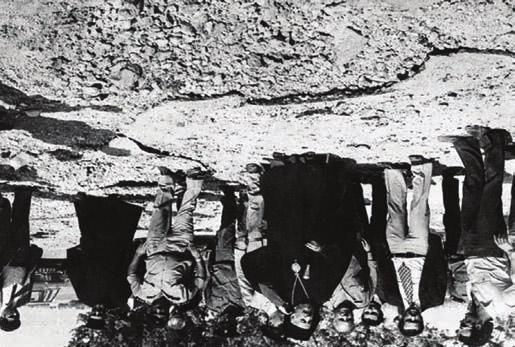 Ούτε λίγο ούτε πολύ, παρακάμπτοντας στοιχεία που βοούν, επιχειρείται να παρουσιαστεί ο Μακάριος ως γνώστης για το πραξικόπημα ενώ κάποια άλλοι φτάνουν στο σημείο, υιοθετώντας τους ανεδαφικούς