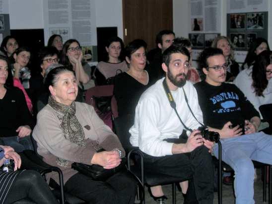 ΕΚΔΗΛΩΣΕΙΣ συμβολικό δώρο στους χορευτές.
