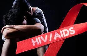 ΚΟΙΝΩΝΙΚΕΣ ΕΠΙΠΤΩΣΕΙΣ ΤΟΥ AIDS Το AIDS μπορεί να θεωρηθεί ασθένεια μακράς διαρκείας που επισύρει κοινωνικό στιγματισμό.