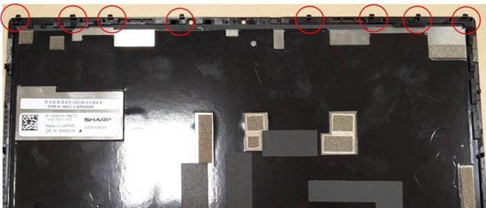 3 Τοποθετήστε το μεταλλικό υποστήριγμα και επανατοποθετήστε τις βίδες M1,6x2,5 (2) για να στερεώσετε το πλαίσιο της οθόνης.