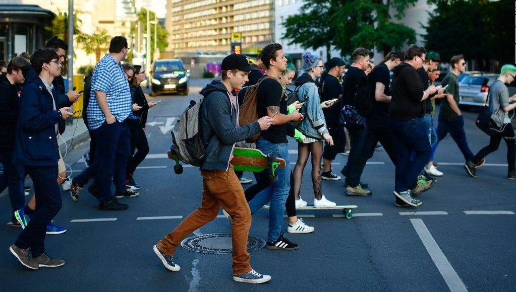 περιηγούνται στο διαδίκτυο Διπλωματική Εργασία Μαρία