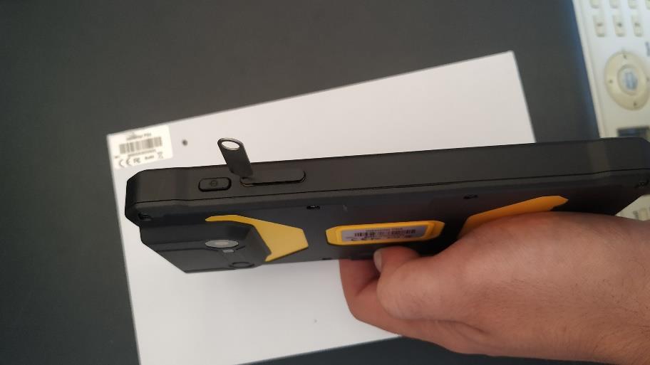 Εισαγωγή κάρτας SIM Με το ειδικό κλειδί