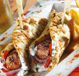 Garnished with fried potatoes. ΠΟΛΙΤΙΚΟ Δυο πικάντικα χοιρινά κεφτέσι τυλιγμένα σε φρεσκοψημένες πίτες με έδεσμα, ψιλοκομμένη ντομάτα, κρεμμύδι, πάπρικα και μαϊντανό.