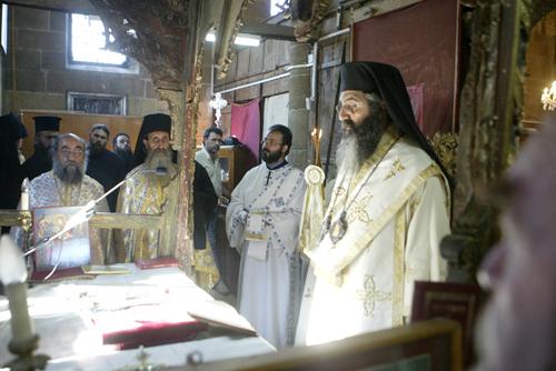 Εύχομαι επίσης, να ακολουθήσει η συντήρηση και η επιδιόρθωση και άλλων εκκλησιών που βρίσκονται στη μητροπολιτική μας περιφέρεια και όχι μόνον, ώστε να μπορούν οι Ελληνοκύπριοι να ασκούν το