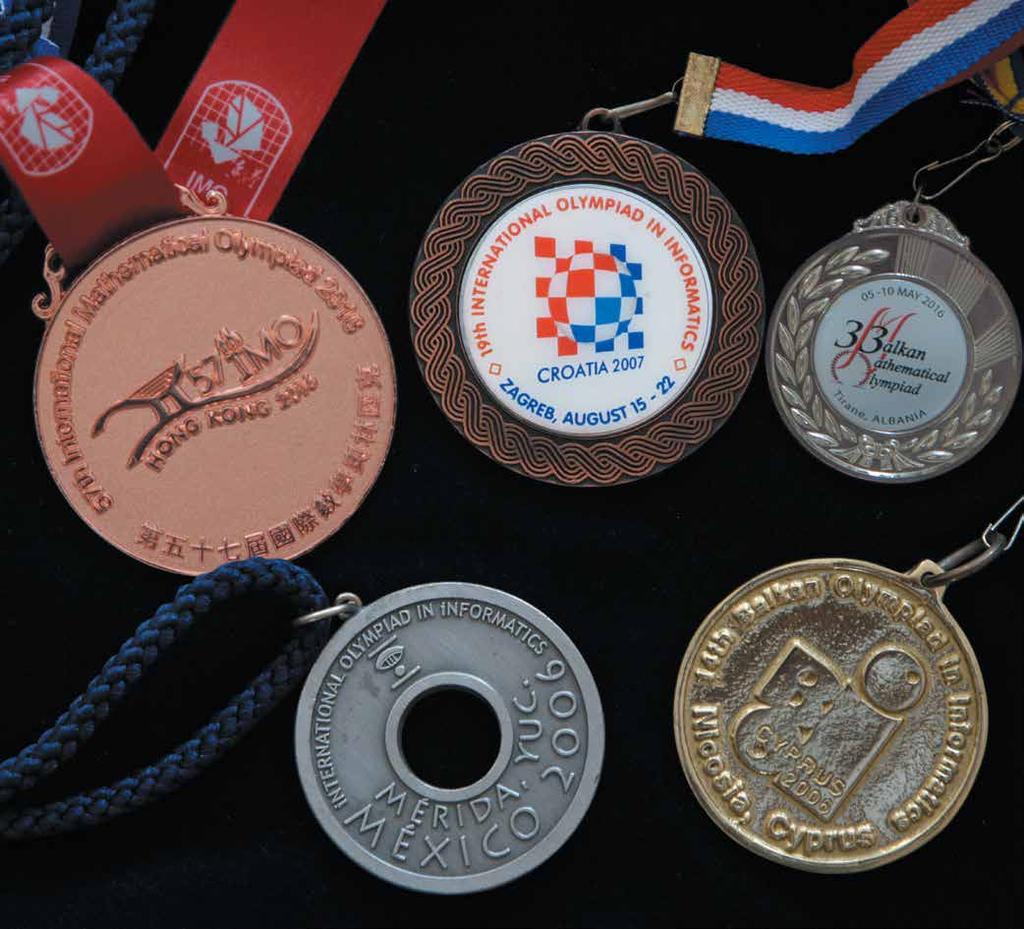 26 Τα Εκπαιδευτήρια έχουν τη φήμη του «σχολείου των μεγάλων διακρίσεων» και, πράγματι, το όνομα των Εκπαιδευτηρίων συνοδεύει μαθητές που επάξια κατέκτησαν πανελλήνιες και διεθνείς διακρίσεις σε όλα