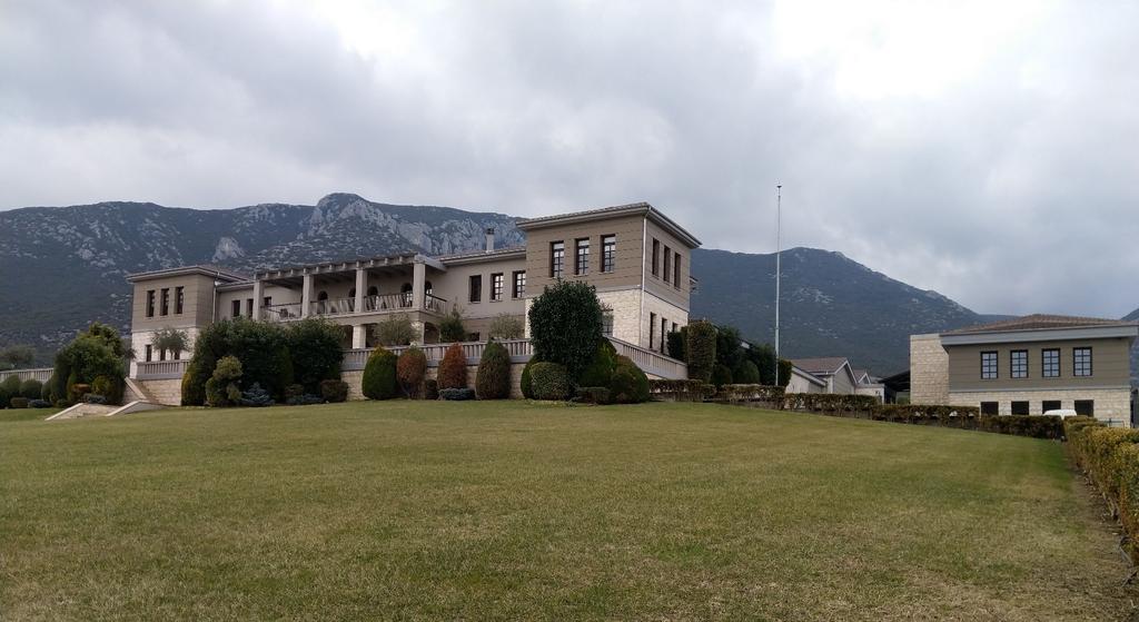 ΚΤΗΜΑ ΒΙΒΛΙΑ ΧΩΡΑ, ΚΟΚΚΙΝΟΧΩΡΙ ΚΑΒΑΛΑΣ ΠΕΡΙΓΡΑΦΗ ΕΡΓΟΥ Το Κτήμα «Βιβλία Χώρα» αποτελεί μία μοναδική και ξεχωριστή περίπτωση στο χώρο του ελληνικού κρασιού, καθώς μέσα σε ελάχιστα χρόνια από την