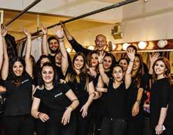 Make-up & hair styling για τη Μαρία Σολωμού στην παράσταση «Οικογένεια Άνταμς». 4.