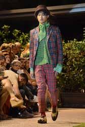 fashion designers, 25 make-up artists, 20 hairdressers, 20 stylists και 10 top teachers.