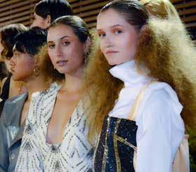 μηνών εμπνευσμένα outfits διακοσμημένα με κρύσταλλα από την Swarovski.