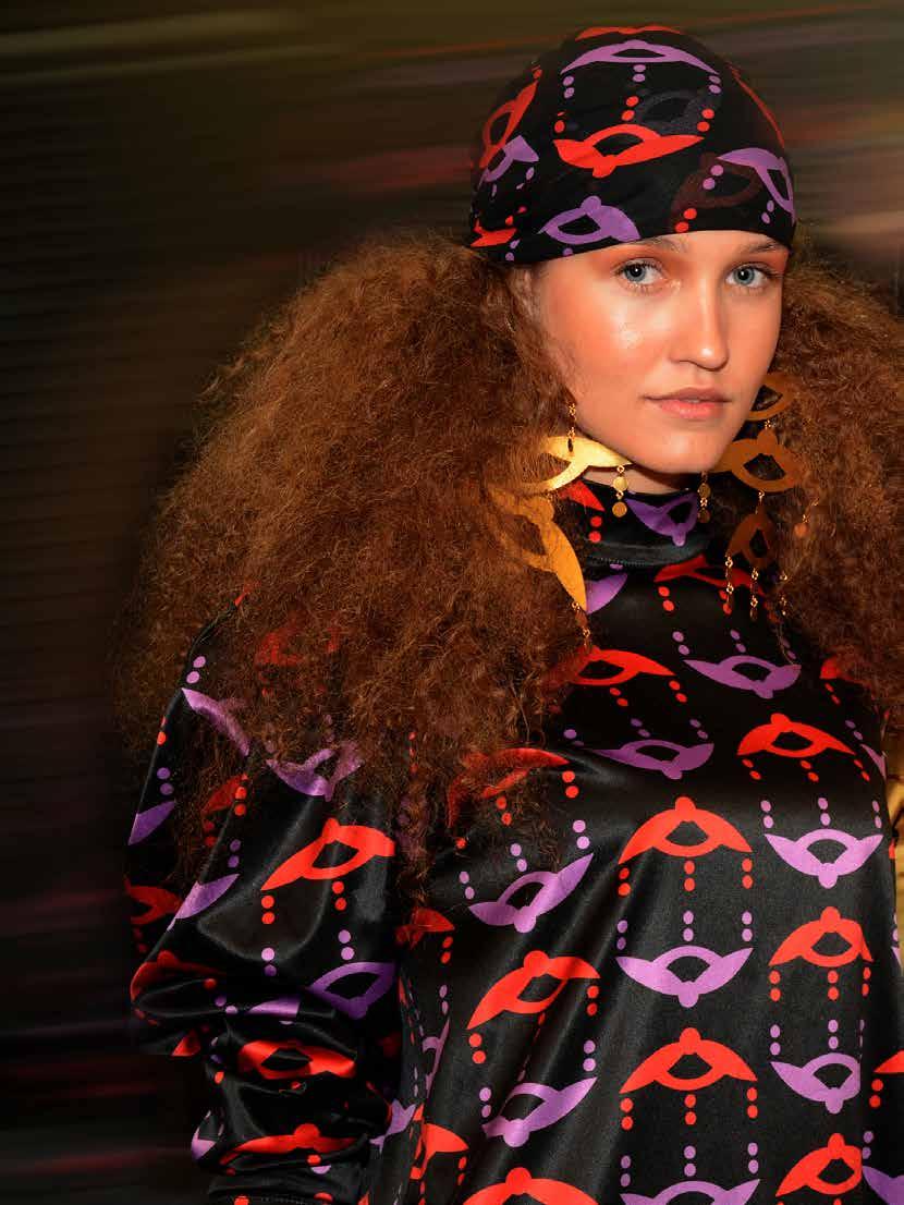 Ειδικότητες FASHION DESIGNER & STYLIST Ο Σχεδιαστής Μόδας/Ενδυµατολόγος ή Fashion Designer/Stylist, όπως έχει διεθνώς επικρατήσει, είναι ο ειδικός για να δηµιουργήσει µε τις γνώσεις και την υψηλή
