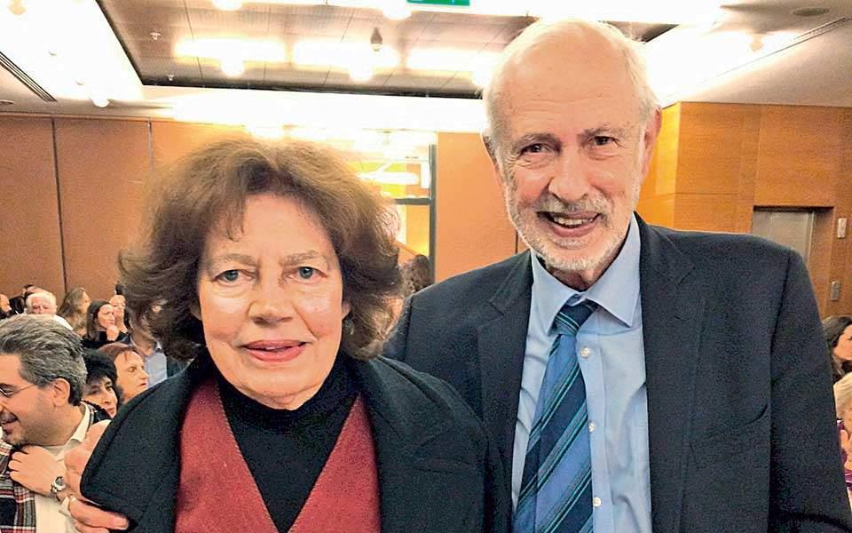 Διακρίσεις αποφοίτων του ΤΘΣ Δύο θεατρολόγοι, που αποφοίτησαν από το Τμήμα μας είναι στη βραχεία λίστα κρατικών βραβείων στην κατηγορία του εφηβικού-νεανικού βιβλίου: η Αγγελική Δαρλάση με το βιβλίο