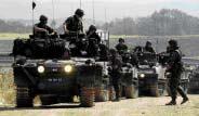 To NATO, γηα ηελ επίηεπμε ησλ ζθνπψλ ηνπ, ρξεζηκνπνηεί ζηξαηησηηθά θαη πνιηηηθά κέζα (πνιηηηθφ θαη ζηξαηησηηθφ ζθέινο).