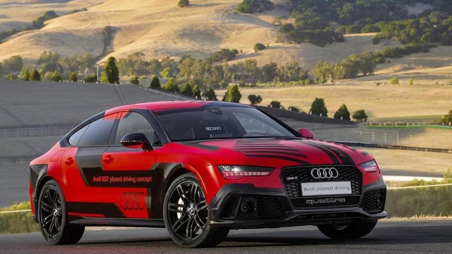 οδηγό. Πρόκειται για το piloted driving concept, το οποίο είχε εμφανιστεί για πρώτη φορά ενώπιον του κοινού τον Οκτώβριο του 2014 στο φινάλε του DTM, στην πίστα του Hockenheim.