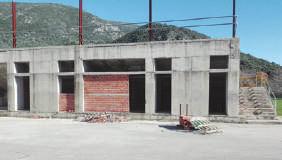 αποκατάσταση των παλιών μεταλλικών & ξύλινων κερκίδων, ύψους 6.000. ΓΗΠΕΔΟ ΤΣΟΥΚΑΛΑΔΩΝ Εκτελούνται έργα ύψους 300.