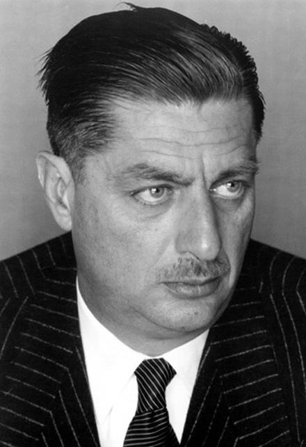 Μ.Καραγάτσης Ο Μ. Καραγάτσης (23 Ιουνίου 1908 14 Σεπτεμβρίου 1960) ήταν Έλληνας πεζογράφος, ένας από τους σημαντικότερους συγγραφείς της «Γενιάς του '30».