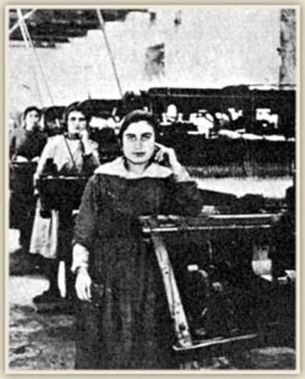 Εργασία (2 μονάδες) 1. Εξηγήστε πώς ήταν εφικτό οι αρτεργάτες που περιγράφονται στην έκθεση του Εργατικού Κέντρου Αθήνας (Κορδάτος, σ.