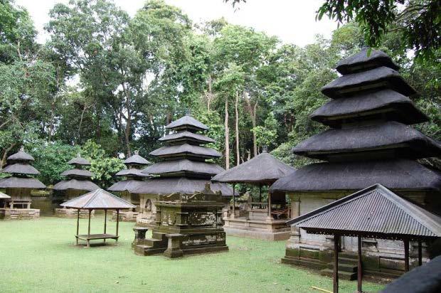Θα καταλήξουμε σε έναν από τους επτά "θαλάσσιους" ναούς του Μπαλί, τον ινδουιστικό Τάνα Λοτ (Tanah Lot).
