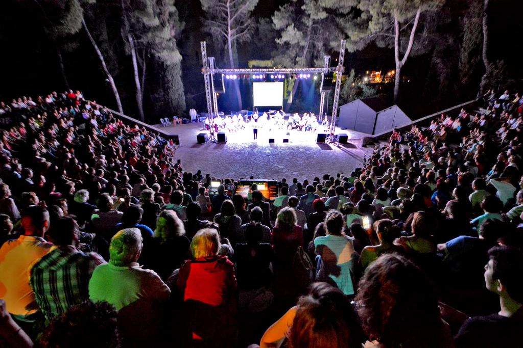 ανέβηκε το 2013 στην Αθήνα, στο θέατρο Ήβη και παίζεται μέχρι σήμερα στο ίδιο θέατρο!!! Η φετινή θριαμβευτική χρονιά ξεκίνησε από τη Θεσσαλονίκη, συνεχίστηκε στην Αθήνα και έφτασε μέχρι την Πάτρα!