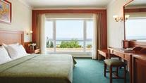 23-25m2 (2-3 άτοµα), 126 τετράκλινα, 23-25m2 (2-4 άτοµα), 16 Superior suites, 60m2 (2-6 άτοµα), 16 Junior suites, 50m2 (2-4 άτοµα), 6 Superior 33.5m2 (2 άτοµα).
