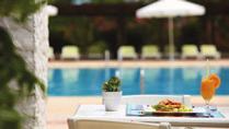 ξυρίσµατος, µπαλκόνι µε θέα στη θάλασσα ή στο βουνό.