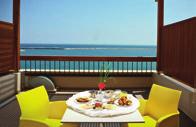 Α, 3 Executive Suites. Τα δωµάτια διαθέτουν: Αυτόνοµο κλιµατισµό ψύξης & θέρµανσης, Mini Bar T.V. µε DVD (Σουϊτες) T.V. ( ωµάτια) Σεσουάρ, ωρεάν ασύρµατο internet (wifi), Βεράντες µε θέα Θάλασσα.