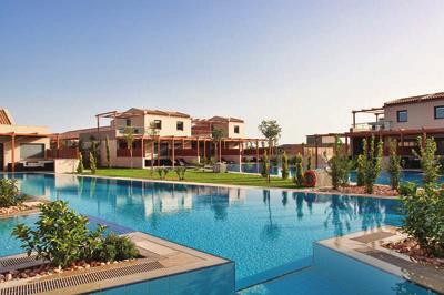 APOLLONION RESORT & SPA 5* Ένα «κόσµηµα» στην παραλία Ξι ΛΗΞΟΥΡΙ, ΚΕφΑΛΟΝΙΑ Το ολοκαίνουριο Apollonion Resort & Spa αποτελεί «κόσµηµα» για την Κεφαλονιά.