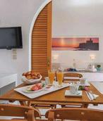 ΠΟΛΗ ΡΟΔΟΥ 52 Ένα σύγχρονο City Hotel, το ESPERIA HOTEL στην καρδιά της πόλης της Ρόδου, 100 µέτρα από την παραλία και πολύ κοντά σε όλα τα αξιοθέατα, το µεσαιωνικό κάστρο, το καζίνο κ.α. ωµάτια µε κλιµατισµό, ηχοµονωτικά παράθυρα, τηλεόραση, µινι ψυγείο, στεγνωτήρα µαλλιών, µπαλκόνι.