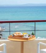 ERYTHA HOTEL & RESORT 4* ΚΑΡφΑΣ, ΧΙΟΣ Συνδυάστε πακέτο διαµονής άνω των 4 διανυκτερεύσεων και ακτοπλοϊκά εισιτήρια µε την Blue Star Ferries και κερδίστε 30% έκπτωση στην τιµή των εισιτηρίων!