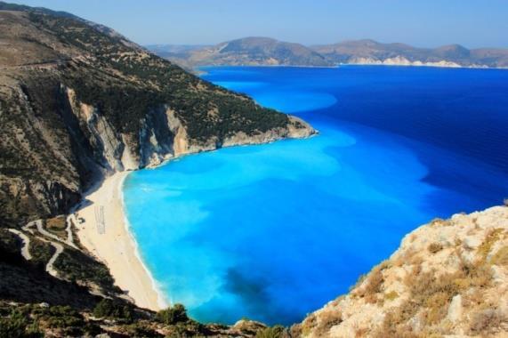 μαγαζιά τα όποια δουλεύουν αποκλειστικά το καλοκαίρι.