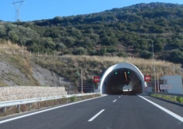 2 στον Α/Κ Αγ. Παρασκευής στη Χ.Θ. 32+200 2 στον Α/Κ Αγ. Μαρίνας στη Χ.Θ. 38+500 2 στον Α/Κ Καραβόμυλου στη Χ.Θ. 46+700 6 (έξι) Χώροι προσωρινής στάθμευσης Parking Χ.Θ. 187+800 Αμφίπλευρος Χ.Θ. 195+100 Αμφίπλευρος Χ.