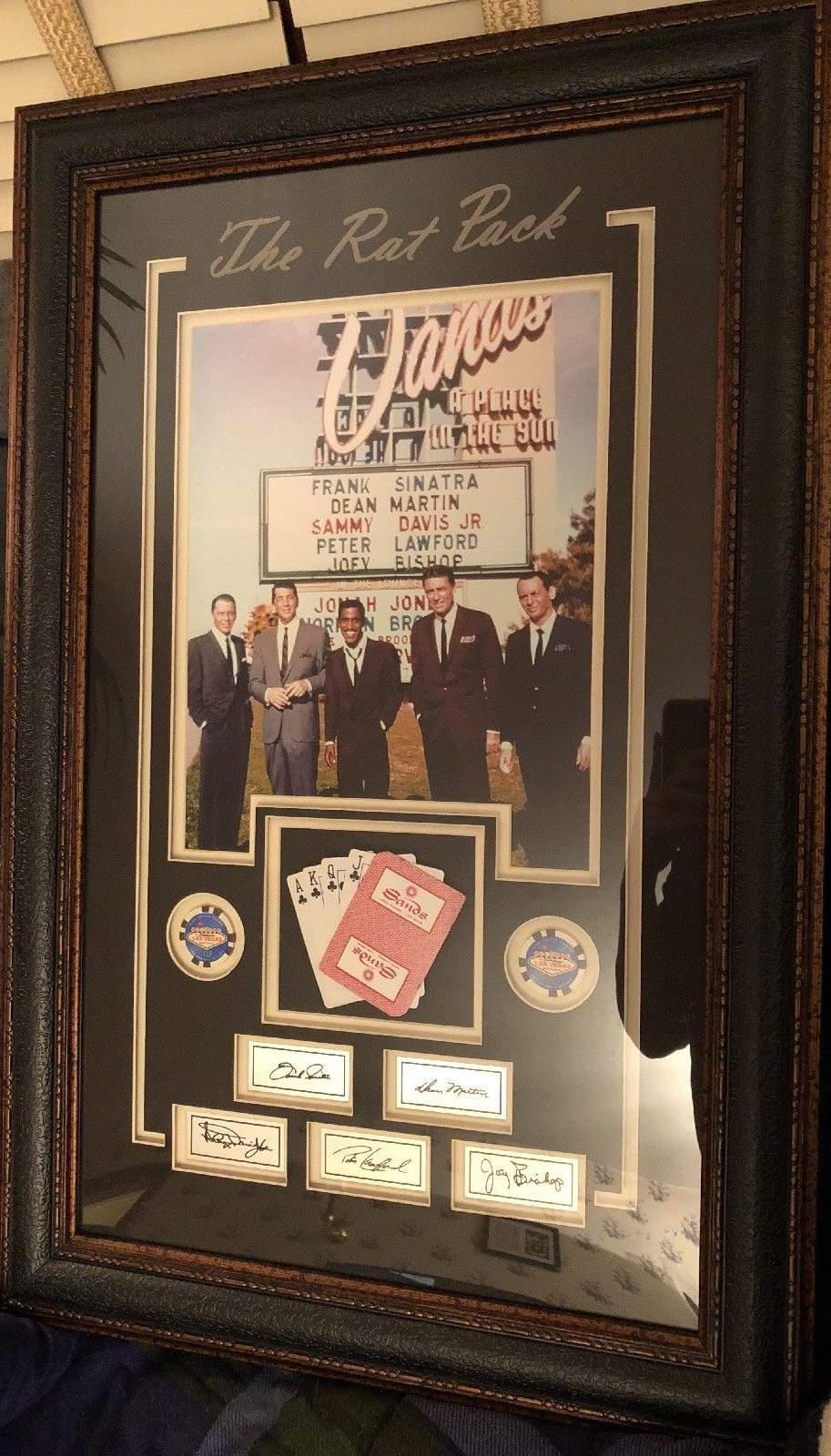 ΣΥΓΚΡΟΤΗΜΑ RAT PACK ΜΕ ΤΙΣ ΑΥΘΕΝΤΙΚΕΣ ΥΠΟΓΡΑΦΕΣ ΤΟΥΣ Το Rat Pack είναι ένας όρος που χρησιμοποιήθηκε από τα μέσα ενημέρωσης για να αναφερθούν σε μια άτυπη ομάδα ψυχαγωγών με επίκεντρο τη σκηνή του