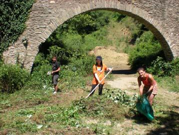 Ανατολή και Αμυγδαλή. Το πρώτο πρόγραμμα υλοποιήθηκε στο χωριό Ανατολή.
