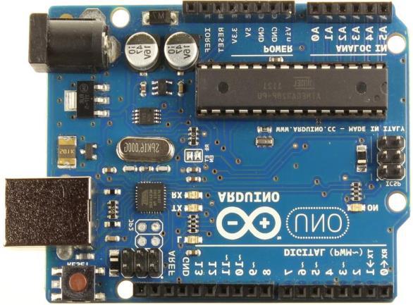 Γνωριμία με το Arduino Τι είναι το Arduino; Το arduino είναι ένας μικρός υπολογιστής σε μέγεθος παλάμης που περιλαμβάνει ένα μικροελεγκτή (για εκτέλεση εντολών) και ένα σύνολο εισόδων/εξόδων για