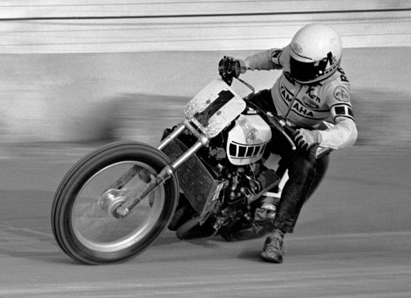 Πριν ο Kenny Roberts χρισθεί «King Kenny», είχε ήδη είχε δυο τίτλους του Grand National Championship, της Αμερικάνικης Ομοσπονδίας μοτοσυκλέτας (American Motorcyclist Association).