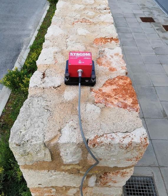 Η ύπαρξη αυτή οφείλεται στον τρόπο δόμησης του τοιχίου και των υλικών που χρησιμοποιούνται. Εικόνα 4.