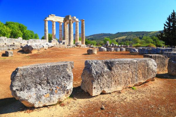 εποχή και ανακατασκευάστηκε επί αυκρατόρων Αυγούσυ και Τιβερίου στα μέσα υ 2ου αι. μ.χ.), Ιερό Ίσιδος και Σαράπιδος, μια πρωβυζαντινή βασιλική, η κρήνη της Αρσινόης (κόρη υ μυθικού βασιλιά της