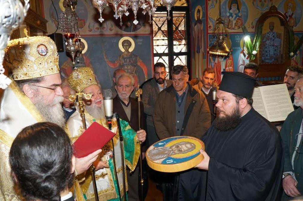 Χαλκίδος και, διά μέσου αυτού, καί από τους Ραδιοφωνικούς Σταθμούς των Ιερών Μητροπόλεων Άρτης και Τρίκκης και Σταγών.