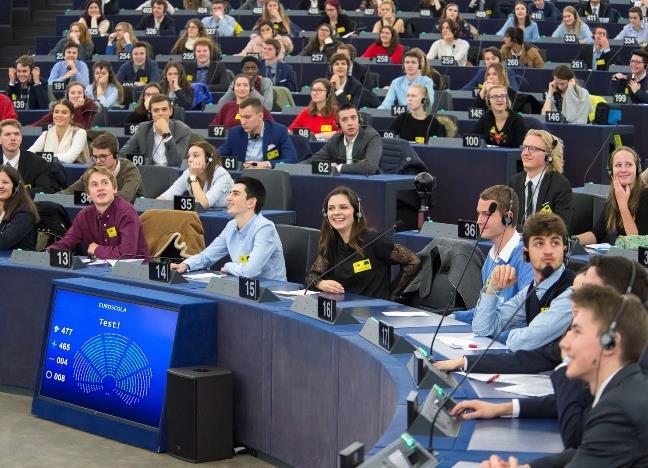 Πρόγραμμα Euroscola Το 2018, συνολικά 328 Ελληνοκύπριοι και Τουρκοκύπριοι μαθητές και μαθήτριες και 47 εκπαιδευτικοί έλαβαν μέρος στις συνόδους του Ευρωπαϊκού Κοινοβουλίου Νέων (Euroscola) που