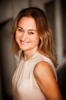 11 NLP Practitioner Certification by INLPTA Σοφία Θωμαΐδου Η Σοφία έχει σπουδάσει Κοινωνιολογία στο Κολλέγιο DEREE και έχει κάνει μεταπτυχιακές σπουδές στη Διοίκηση Ανθρώπινου Δυναμικού από το