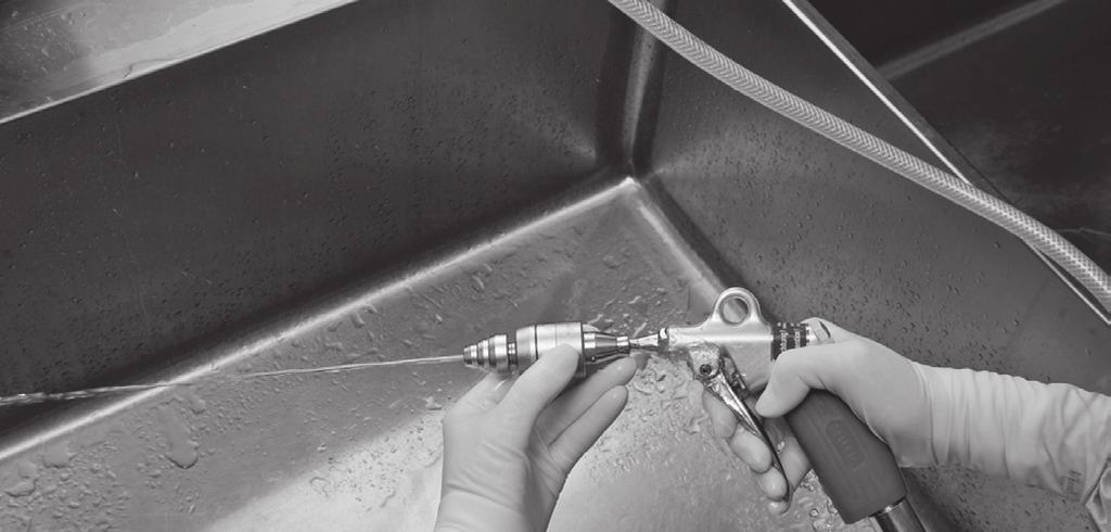 5 Καθαρισμός με απορρυπαντικό Καθαρίστε το προϊόν με το χέρι κάτω από τρεχούμενο νερό, χρησιμοποιώντας ενζυμικό καθαριστικό ή απορρυπαντικό για τουλάχιστον 5 λεπτά.