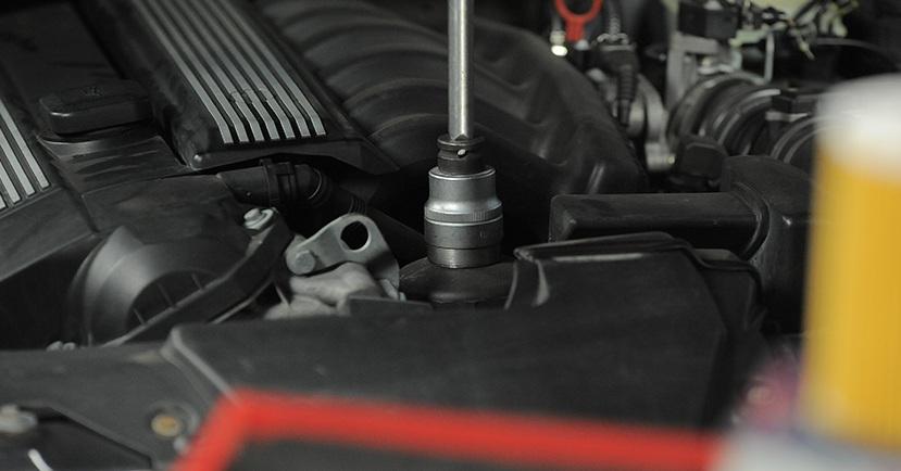 Πώς αλλάζουμε λάδι κινητήρα και φίλτρο λαδιού σε BMW 3 E36 Κάντε την αντικατάσταση με την ακόλουθη σειρά: 1 Αλλάζετε το
