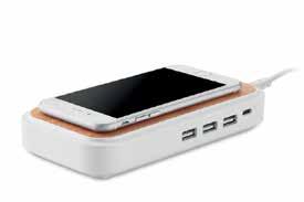 Wireless charger απο bamboo.