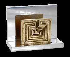 Size: 9 x 7 x 3,5 cm.