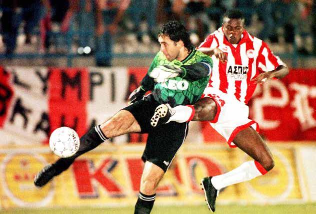 Το πρώτο παιχνίδι έγινε στις 12/08/1998 στο ΟΑΚΑ με το σύνολο του Ντούσαν Μπάγεβιτς να αποκτά από νωρίς το πάνω χέρι, χάρις στο τέρμα του Στέλιου Γιαννακόπουλου στο 12.