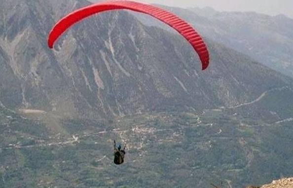 γίνεις αυτό που θα μπορούσες να είχες γίνει. Τζωρτζ Έλιοτ Κωδικός: 3563 Η ΣΚΥΤΑΛΗ ΗΜΕΡΗΣΙΑ ΕΦΗΜΕΡΙΔΑ ΤΗΣ ΒΟΙΩΤΙΑΣ Κυκλοφορεί κάθε μέρα εκτός Σαββάτου και Κυριακής Ιδιοκτησία: Βοιωτική Εκδοτική Μ.
