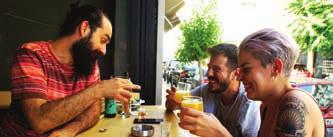 ΠΑΡΟΥΣΙΑΣΗ Τ Στο πρώτο taproom της Αθήνας Η Strange Brew, μία από τις πιο πετυχημένες ελληνικές ομάδες gypsy brewing, δημιούργησε στο Κουκάκι το πρώτο taproom της Αθήνας.